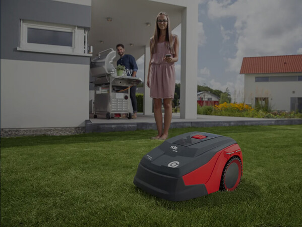 Стоит ли покупать робот-газонокосилку: плюсы и минусы