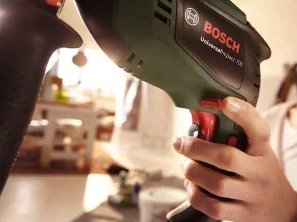 Ударная дрель Bosch UniversalImpact 700 + комплект сверл и бит 39 шт. (060313100A) изображение 4