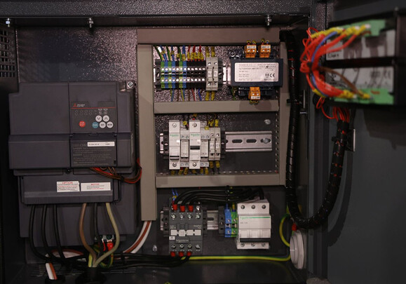 Гвинтовий компресор з ремінним приводом та інвертором WALTER SF 15/10 SXP фото 8