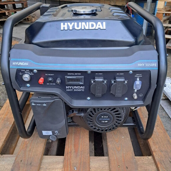 Бензиновый генератор Hyundai HHY 3050FE изображение 8
