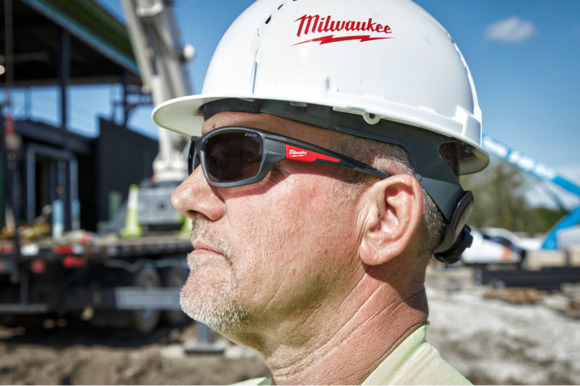Защитные затемненные очки Milwaukee Performance (4932471884) изображение 5
