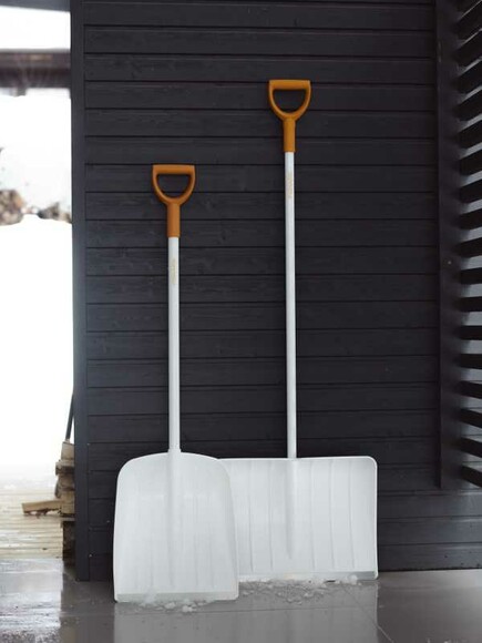 Лопата для прибирання снігу Fiskars SnowXpert White (1003606) фото 6