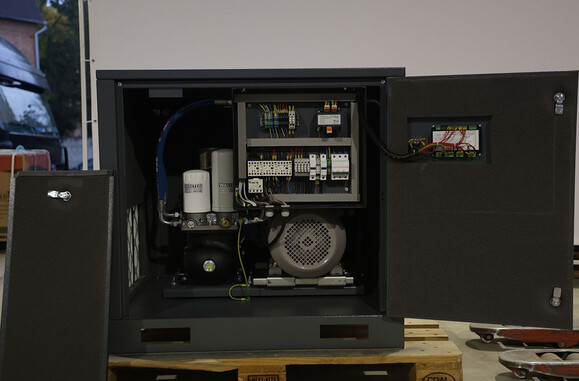 Гвинтовий компресор з ремінним приводом WALTER SK 5.5 SXP фото 6