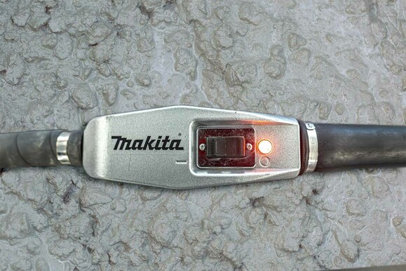 Аккумуляторный виброуплотнитель для бетона Makita VR004CZ (без АКБ и ЗУ) изображение 2