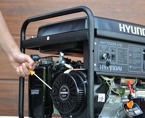 Бензиновий генератор Hyundai HHY 7000FE ATS фото 3