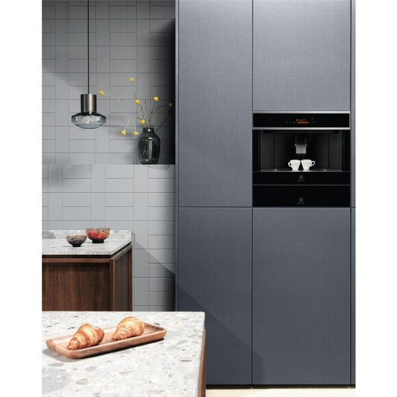 Встраиваемая кофемашина Electrolux EBC85X изображение 3