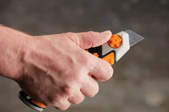 Нож с выдвижным лезвием Fiskars Pro CarbonMax 25 мм (1027228) изображение 9