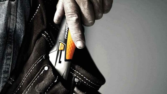 Нож с выдвижным лезвием Fiskars Pro CarbonMax 25 мм (1027228) изображение 12