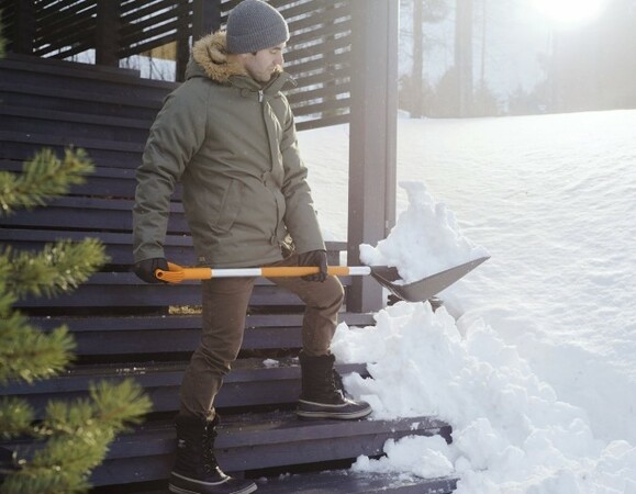 Лопата для прибирання снігу Fiskars SnowXpert 141001 (1003468) фото 3
