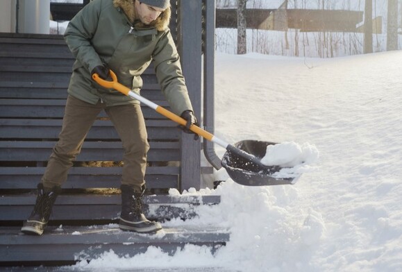 Лопата для прибирання снігу Fiskars SnowXpert 141001 (1003468) фото 5
