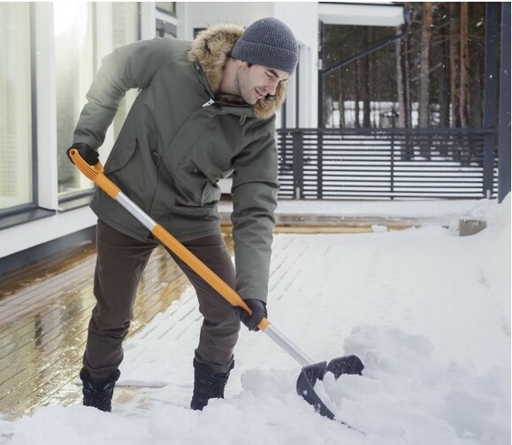 Лопата для прибирання снігу Fiskars SnowXpert 141001 (1003468) фото 6