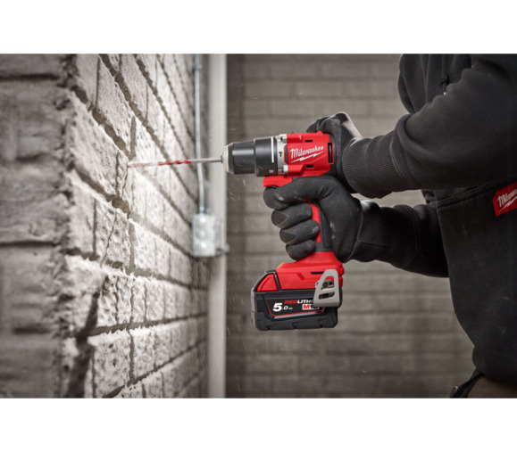 Аккумуляторная дрель-шуруповерт Milwaukee M18 BLDDRC-502C (4933492835) изображение 4