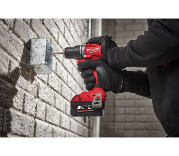 Аккумуляторная дрель-шуруповерт Milwaukee M18 BLDDRC-502C (4933492835) изображение 5