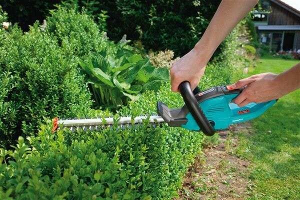 Аккумуляторные ножницы для травы/кустов Gardena Comfort Cut