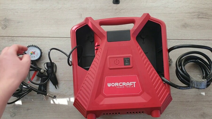 Розпакування портативного електричного компресора WORCRAFT PAC11-180