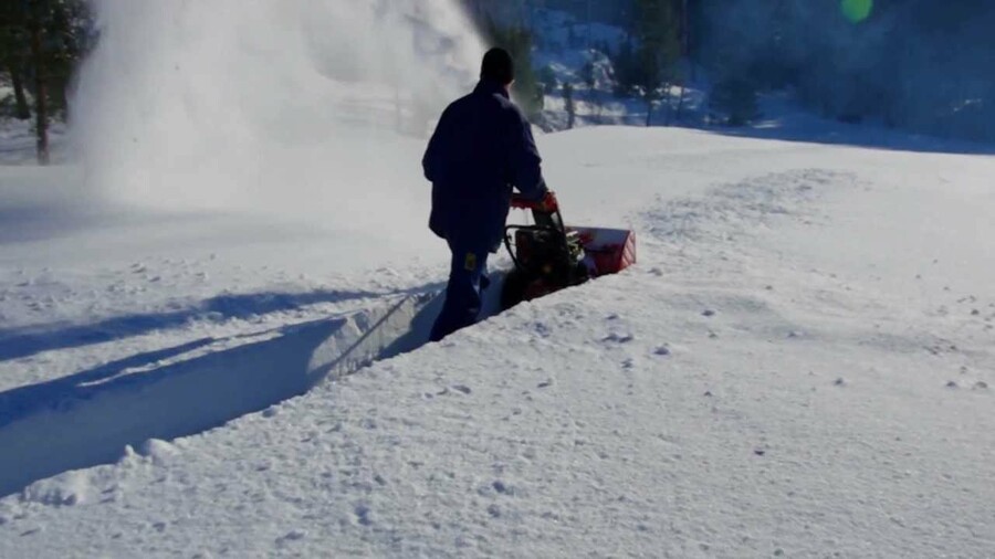 Testing Wolf Garten SF61E (MTD) snow blower in 30+ cm snow.